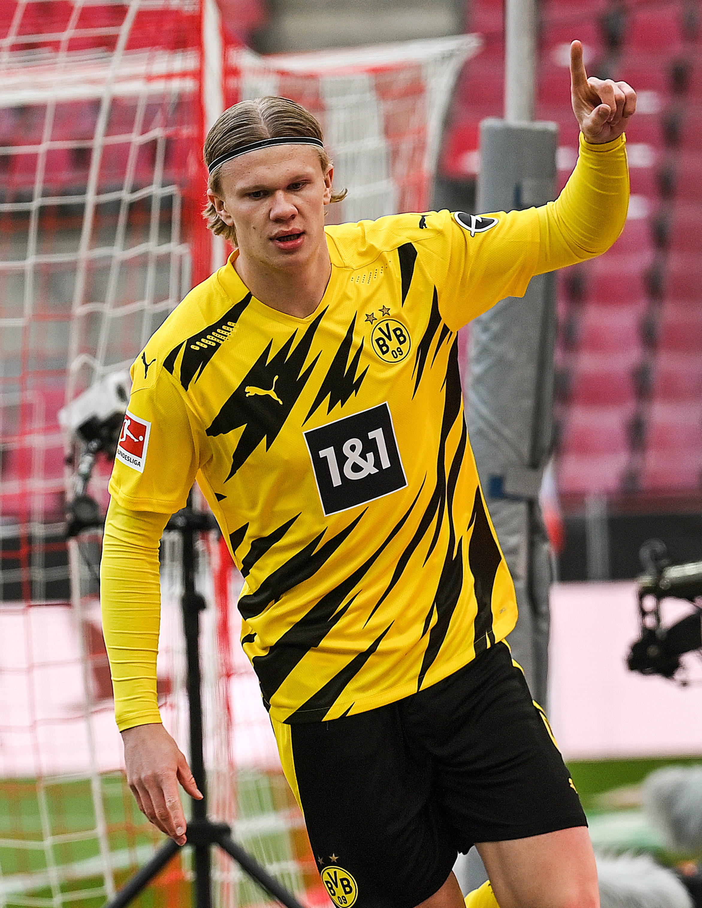 关于赛地聚焦——德甲今晚热度飙升，多特蒙德主帅复盘，管理层满意，阵容厚度经受考验的信息