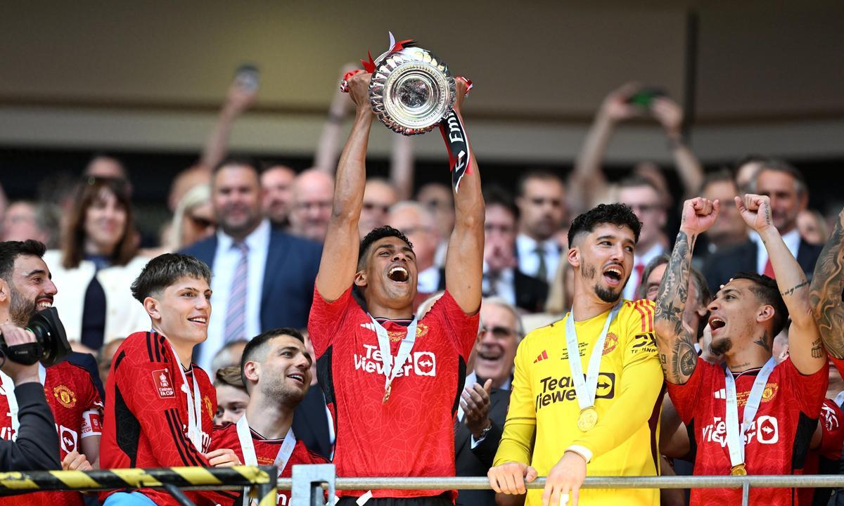 曼联训练开放日，冲刺阶段扳平良机引欢呼，意大利杯在即，轮换策略成焦点(修一条公路甲20天完成)