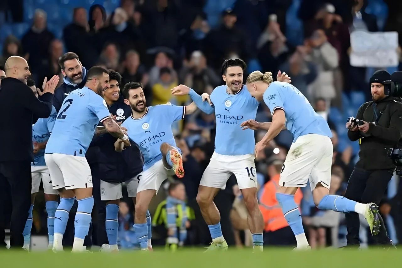 爱游戏体育入口 -包含法甲倒计时，曼城集结日刷新队史纪录，细节引发关注，悬念犹存，年轻球员得到机会的词条