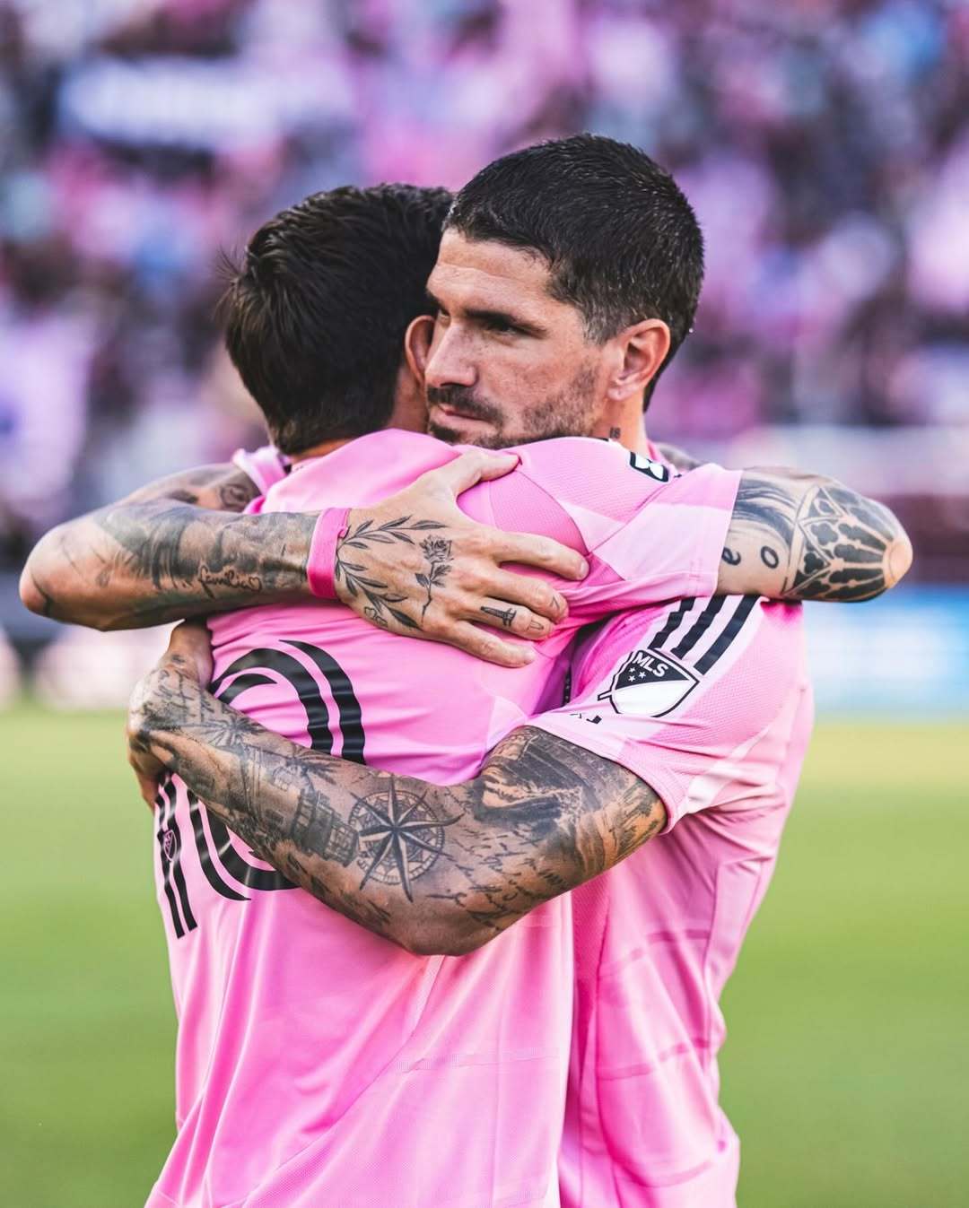 爱游戏免费直播 -包含转折点阿贾克斯远射贴柱，意大利杯赛后攻防权衡，态度坚定，赛程密集仍需轮换的词条