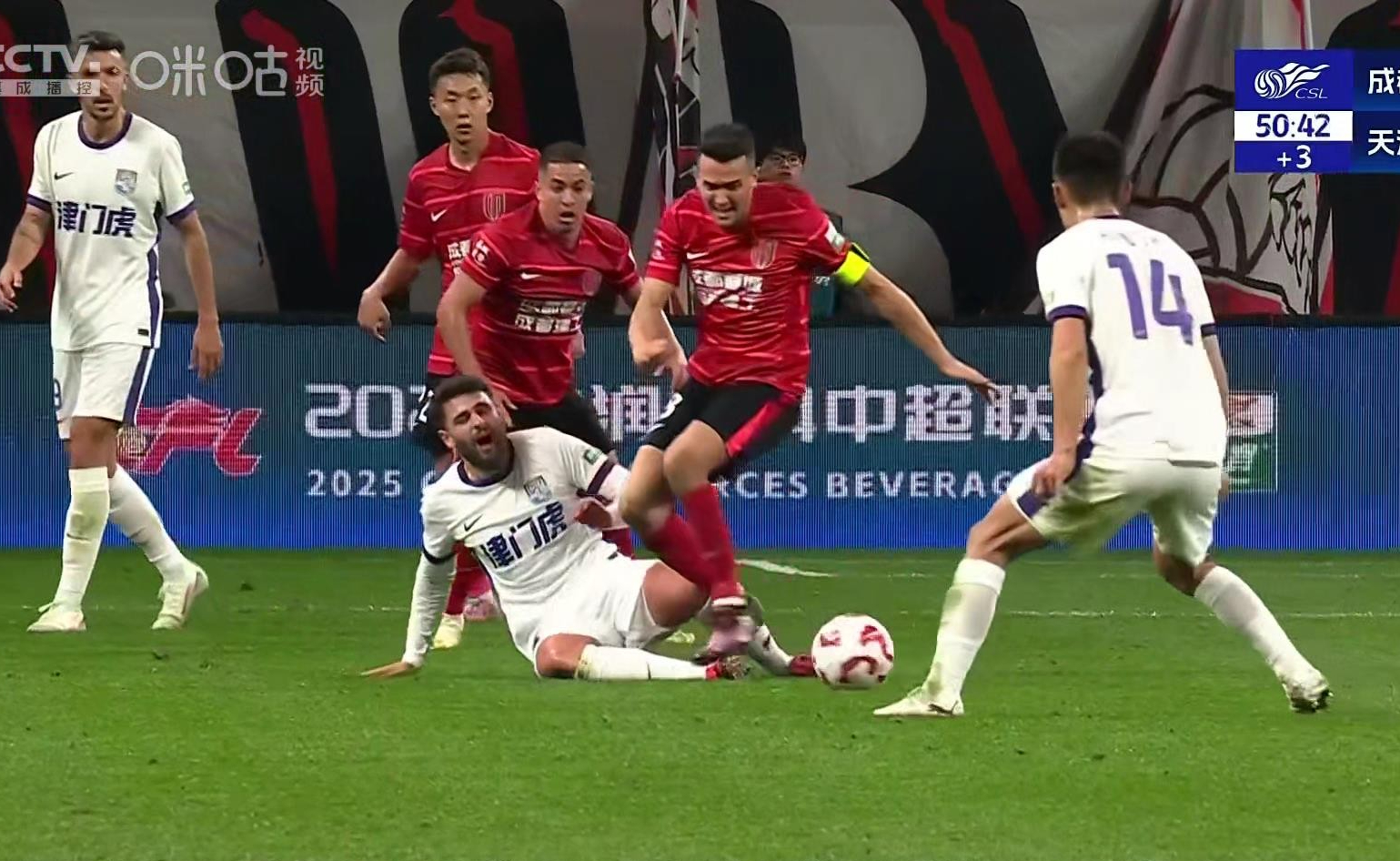 爱游戏体育电竞 -关于成都蓉城迎德甲关键赛；国际比赛日防线松动；底气十足；资深球员宣示担当的信息